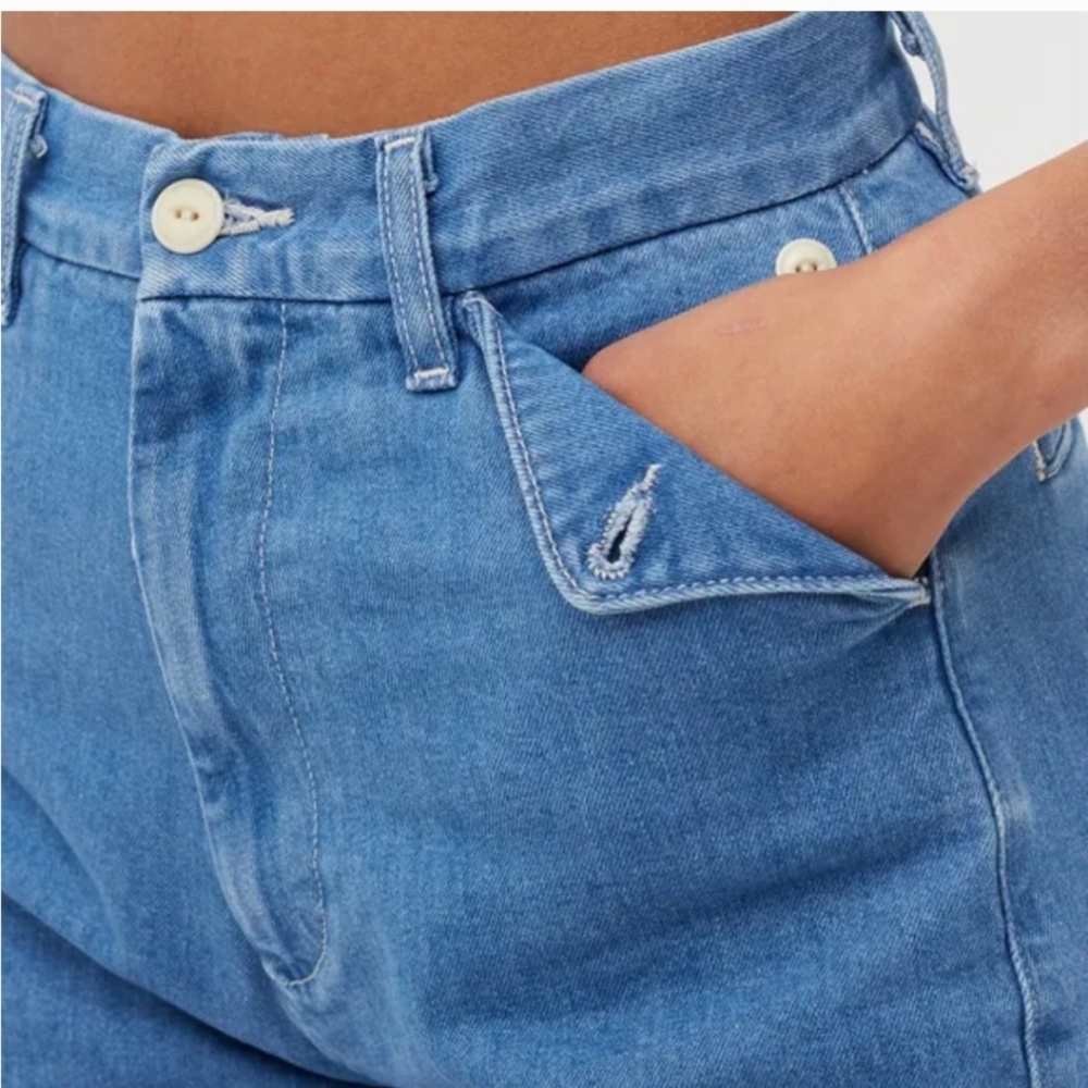 Levi's Classic Blue Jean Shorts - Picture 10 of 12